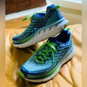 HOKA OneOne Clifton 4